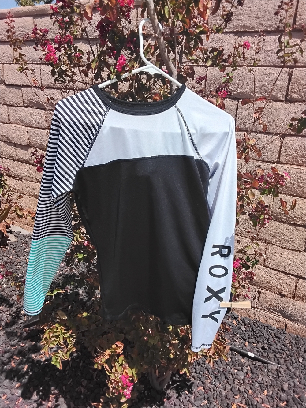 Roxy Black & White Long-Sleeve Rash Guard - Women's